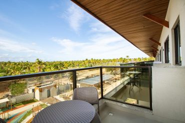 LUXURY WITH BALCONY